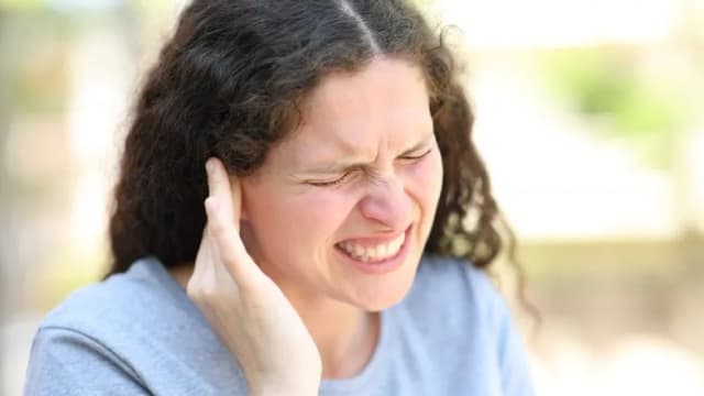 Bezpieczne sposoby na ból ucha podczas karmienia piersią – co możesz stosować? Bezpieczne sposoby na ból ucha podczas karmienia piersią – co możesz stosować?