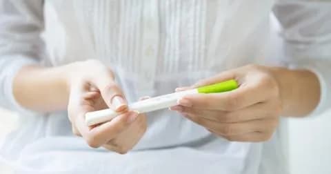 Objawy owulacji podczas karmienia piersią – jak rozpoznać powrót płodności? Objawy owulacji podczas karmienia piersią – jak rozpoznać powrót płodności?