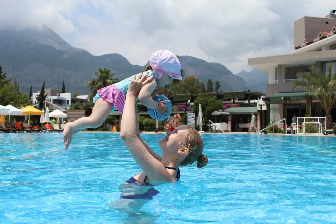 Gdzie pojechać z rocznym dzieckiem? Najlepsze miejsca i praktyczne porady dla rodziców