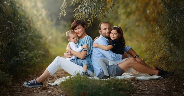Ile kosztuje sesja zdjęciowa rodzinna? Ceny i pakiety, które zaskoczą Ile kosztuje sesja zdjęciowa rodzinna? Ceny i pakiety, które zaskoczą