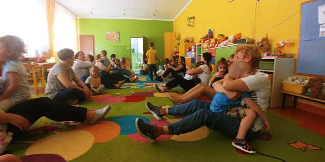 Najlepsze zabawy dla dzieci i rodziców w szkole – integracja i radość dla każdego Najlepsze zabawy dla dzieci i rodziców w szkole – integracja i radość dla każdego